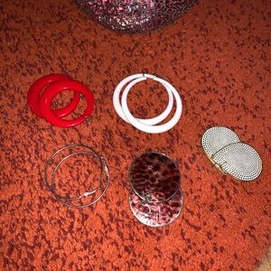 💞2/$10 Assortment of fashion earrings